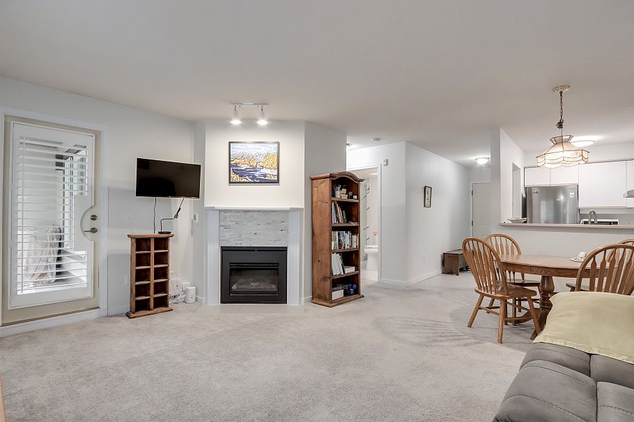 205 1535 Chesterfield Avenue North Vancouver, BC - 12