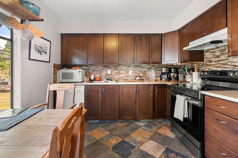 140-142 St. Patricks Avenue North Vancouver, BC - 16