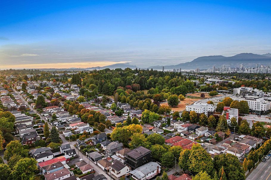 3 164 E 38th Avenue Vancouver, BC - 38