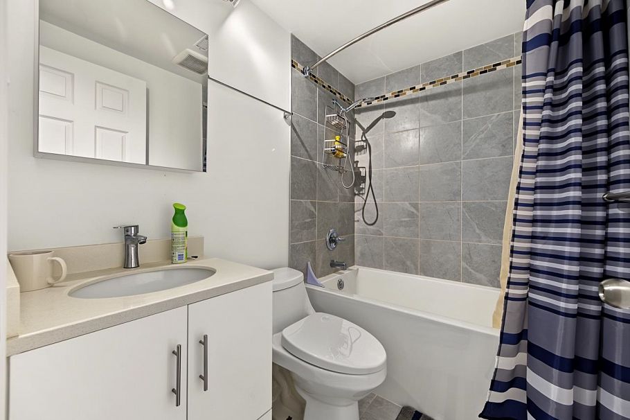 1090 E 35th Avenue Vancouver, BC - 19