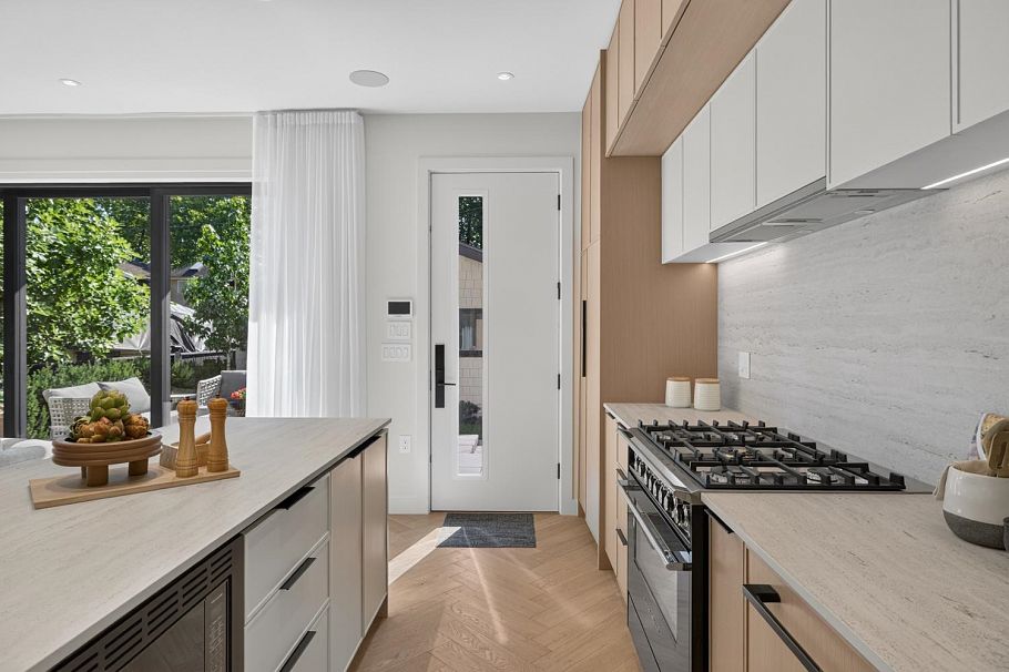 2 58 E 40th Avenue Vancouver, BC - 6