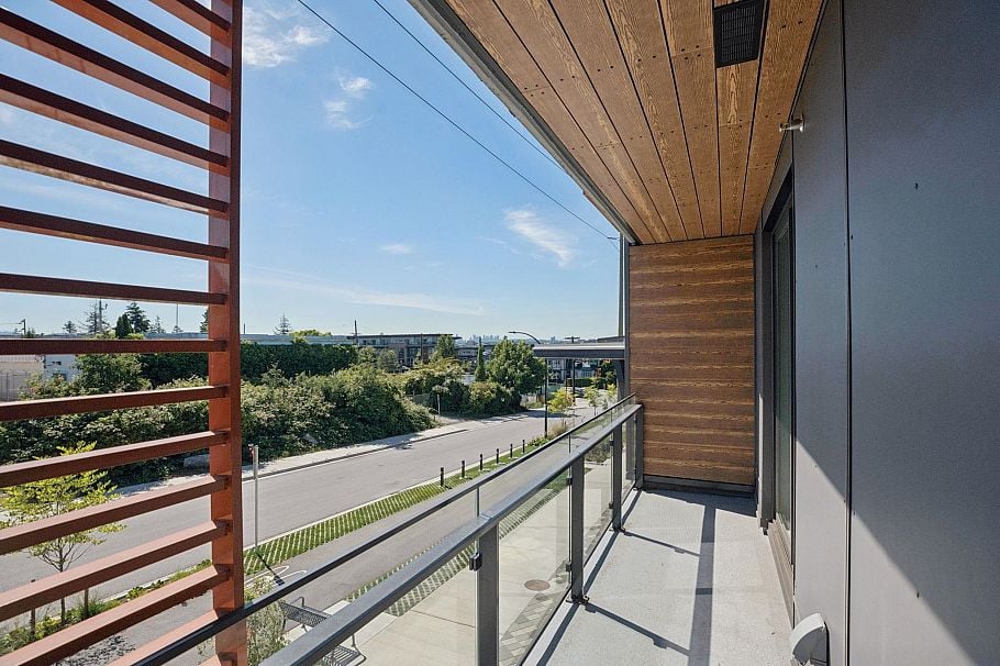 204 333 St. Davids Avenue North Vancouver, BC - 4