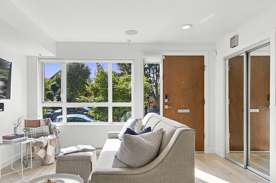 357 E 16th Avenue Vancouver, BC - 7
