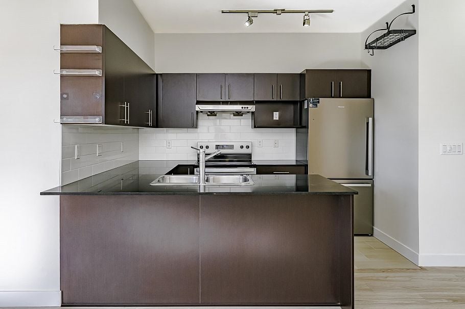 107 1633 Mackay Avenue North Vancouver, BC - 2