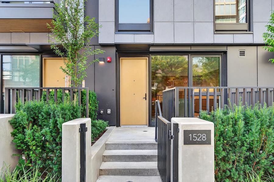 1528 W 6th Avenue Vancouver, BC - 2