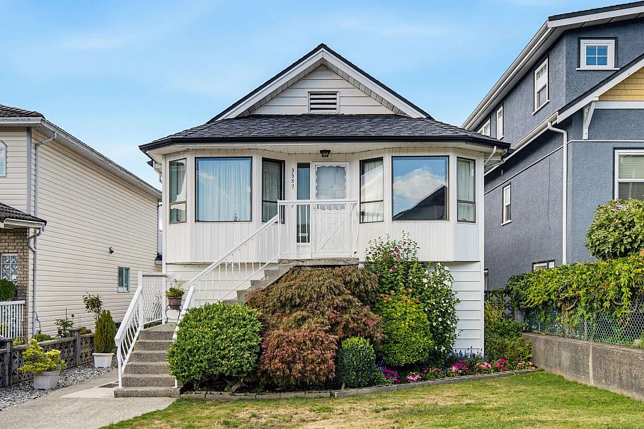 3587 Triumph Street Vancouver, BC - 1
