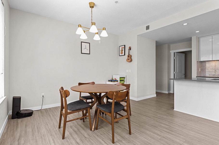 212 2663 Library Lane North Vancouver, BC - 10