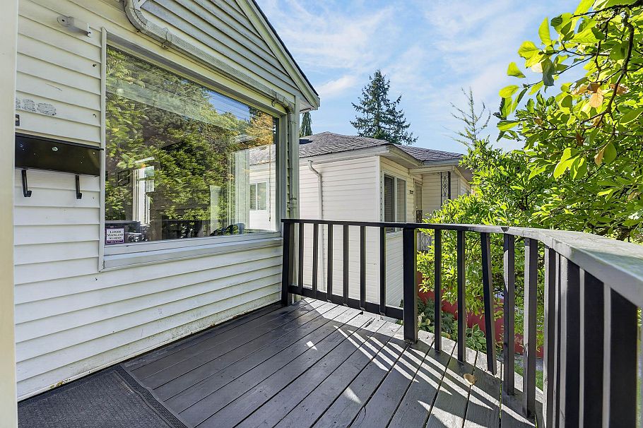 2218 E 11th Avenue Vancouver, BC - 4