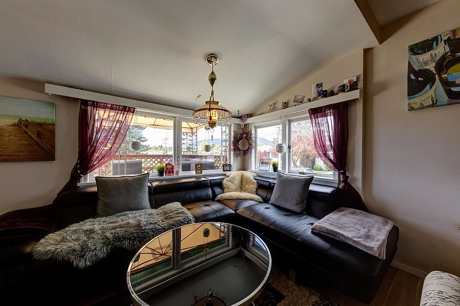 2057 Mahon Avenue North Vancouver, BC - 2