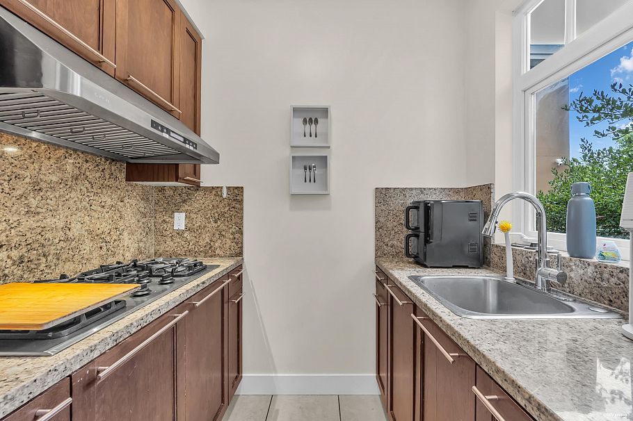 2483 W 22nd Avenue Vancouver, BC - 13