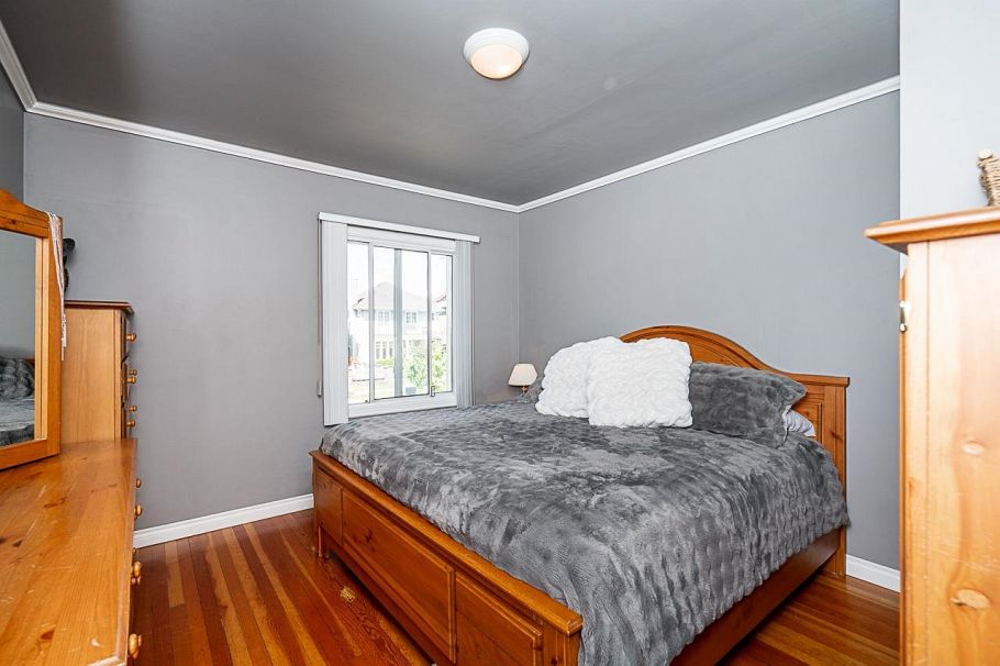 2964 E 4th Avenue Vancouver, BC - 9