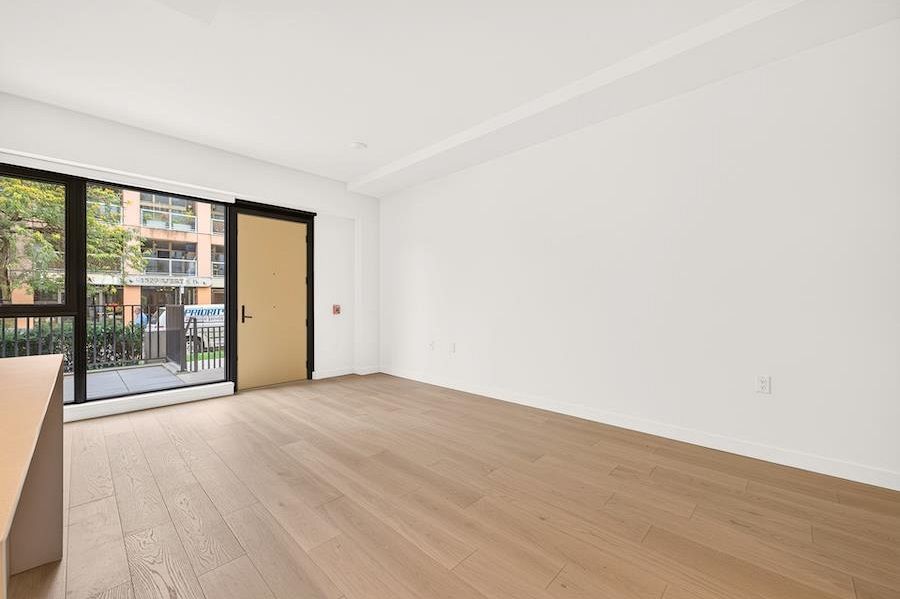 1528 W 6th Avenue Vancouver, BC - 6