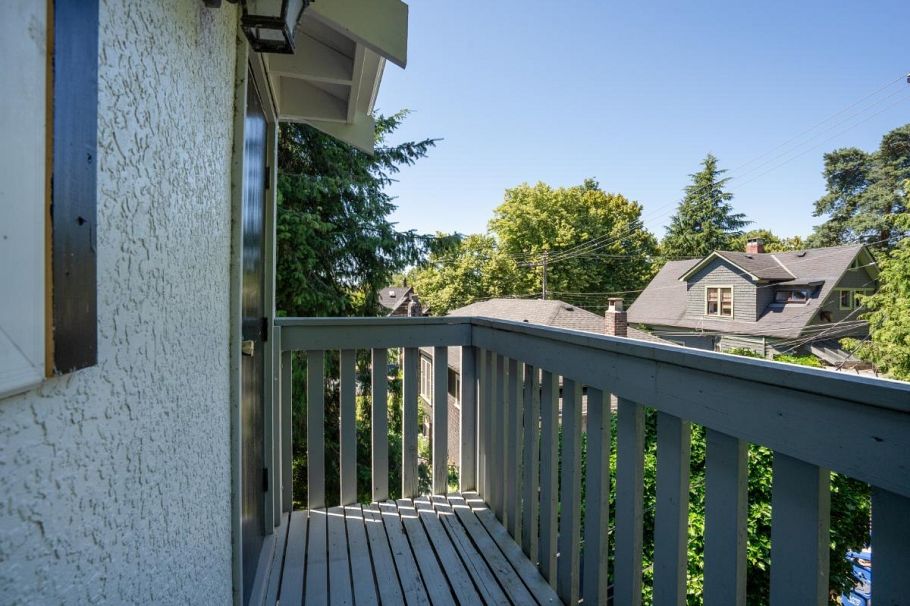 2575 W 3rd Avenue Vancouver, BC - 37