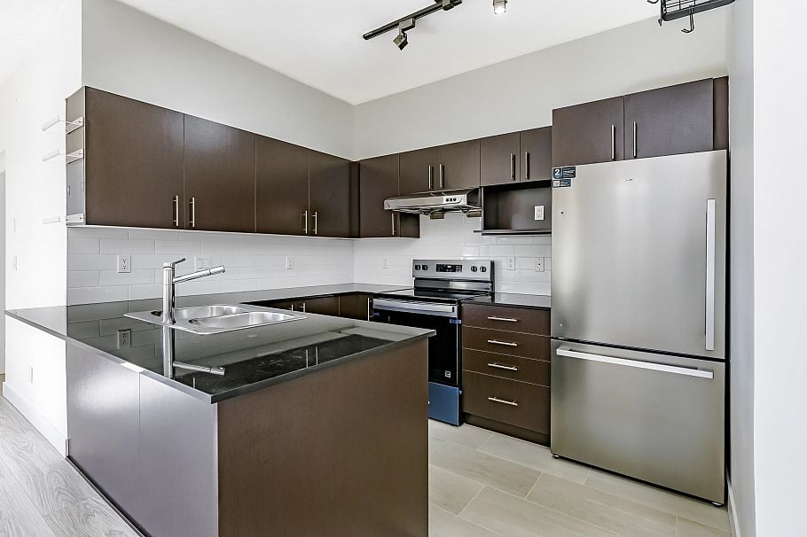 107 1633 Mackay Avenue North Vancouver, BC - 3
