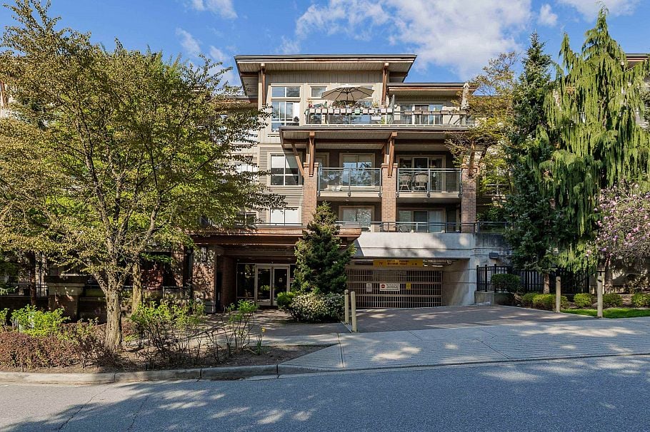 107 1633 Mackay Avenue North Vancouver, BC - 1
