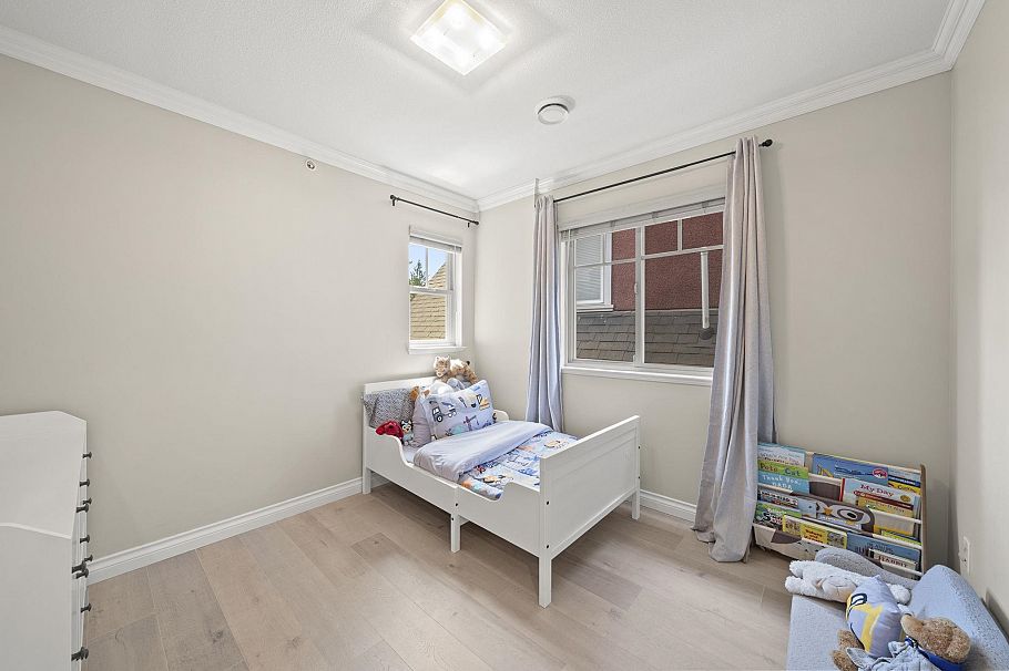 1252 E 11th Avenue Vancouver, BC - 18