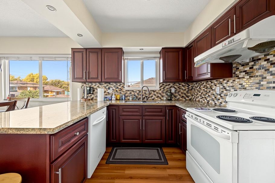 1090 E 35th Avenue Vancouver, BC - 4