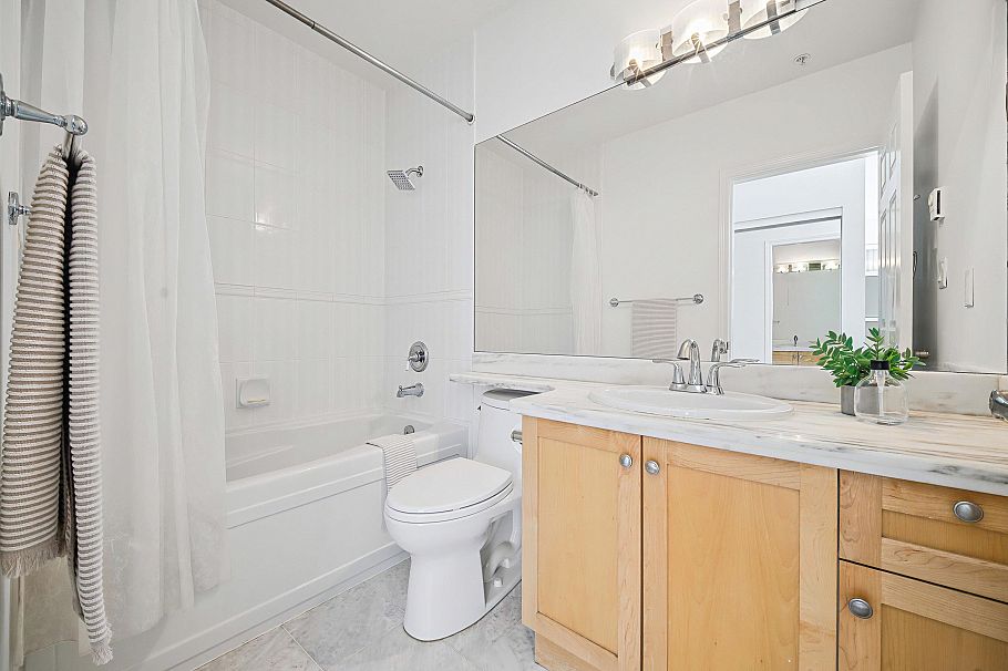 521 3629 Deercrest Drive North Vancouver, BC - 11