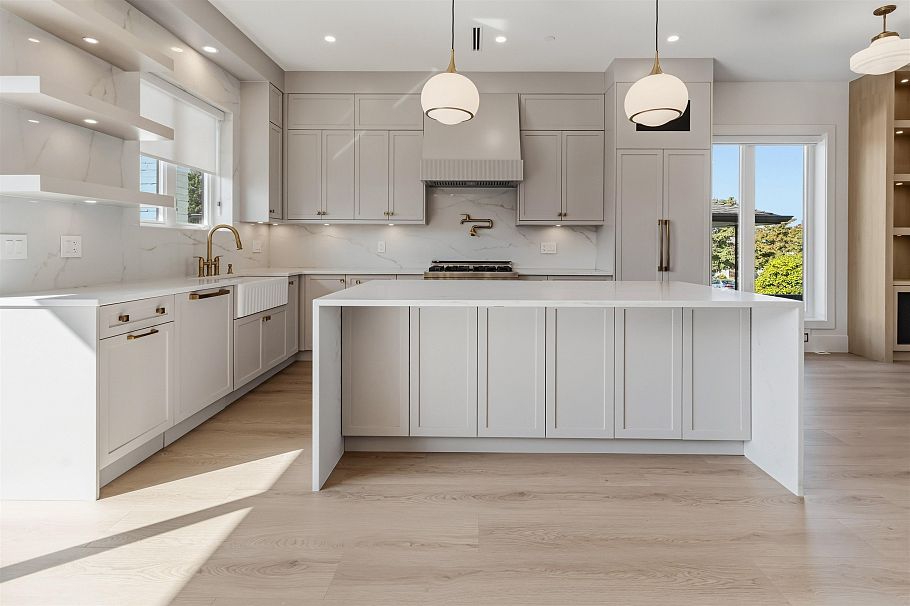3290 E 48th Avenue Vancouver, BC - 8