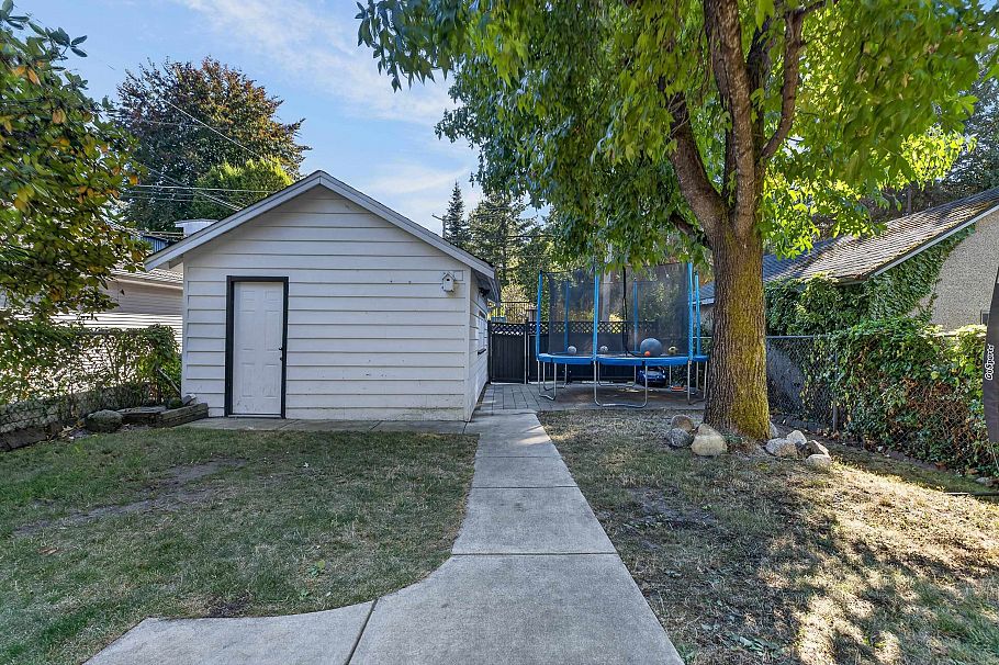 2218 E 11th Avenue Vancouver, BC - 37