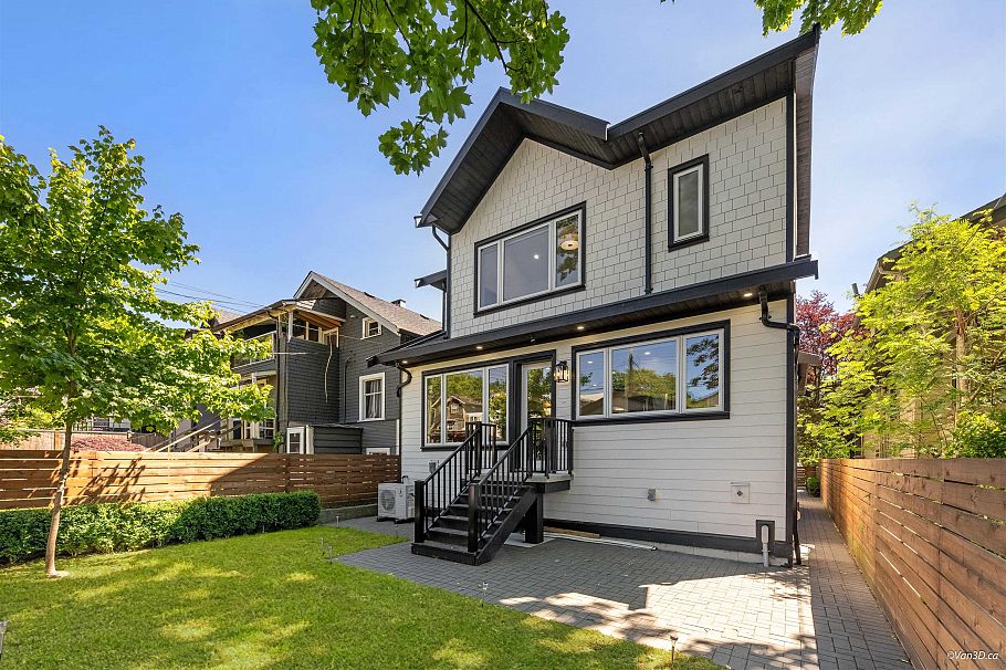 2 683 W 19th Avenue Vancouver, BC - 2