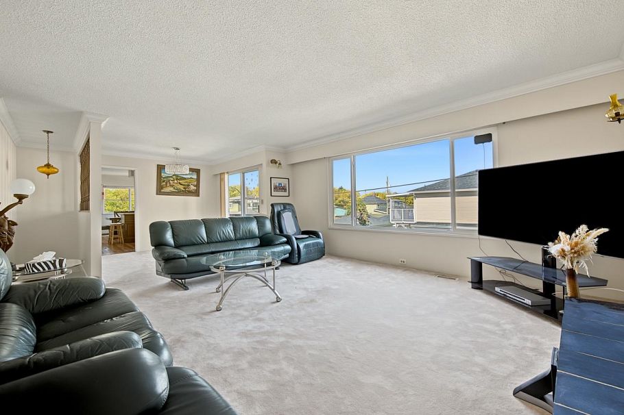 1090 E 35th Avenue Vancouver, BC - 8