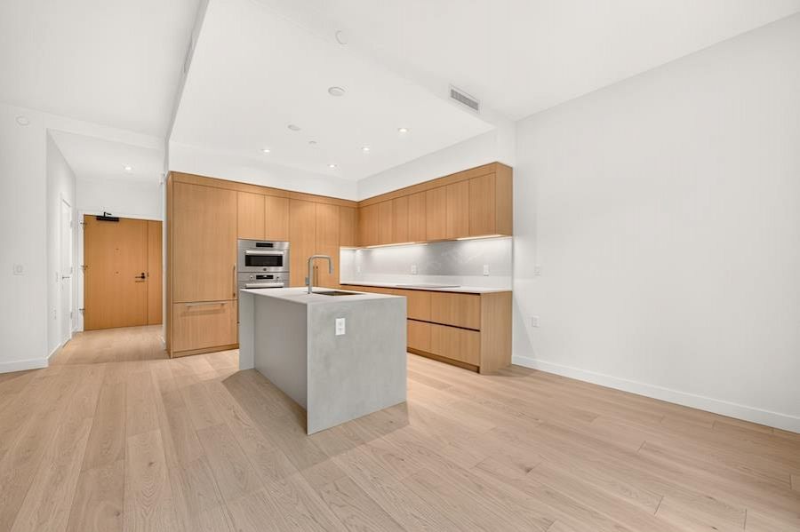 1528 W 6th Avenue Vancouver, BC - 12