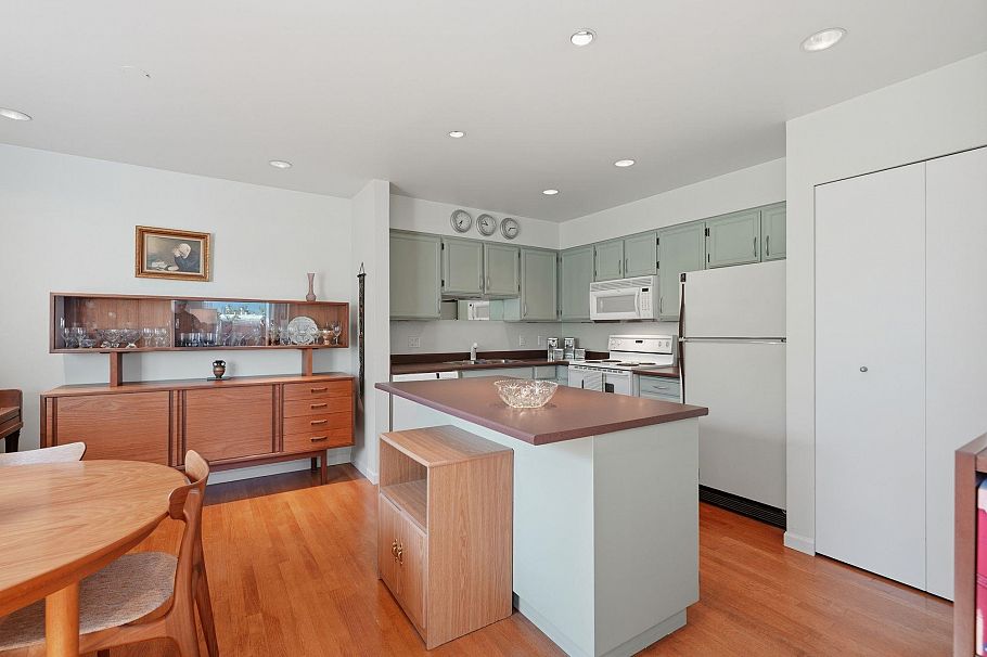 1344 W 7th Avenue Vancouver, BC - 7