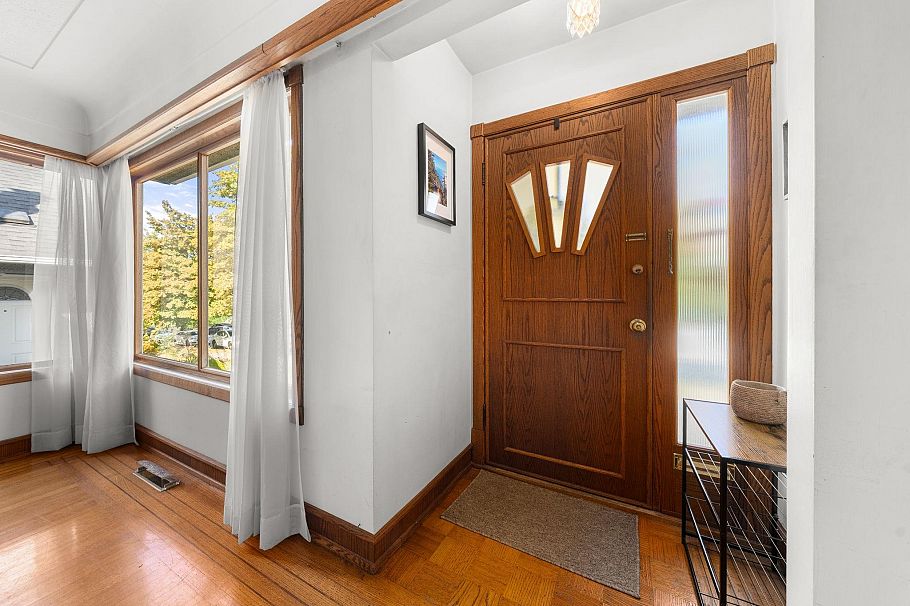 2554 Adanac Street Vancouver, BC - 3