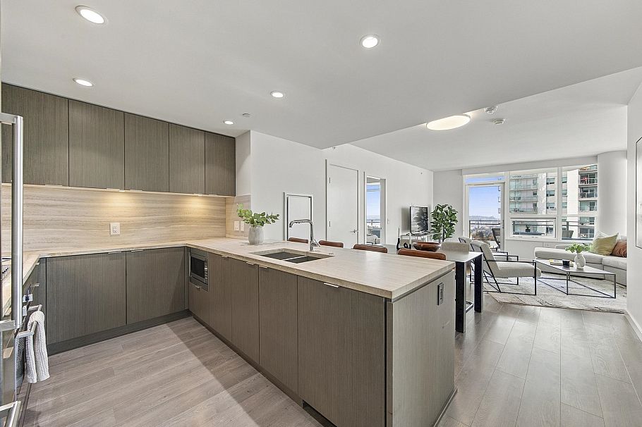 907 112 E 13th Street North Vancouver, BC - 2