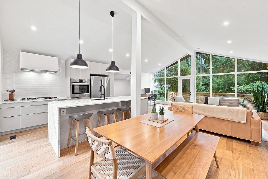 4646 Cove Cliff Road North Vancouver, BC - 4