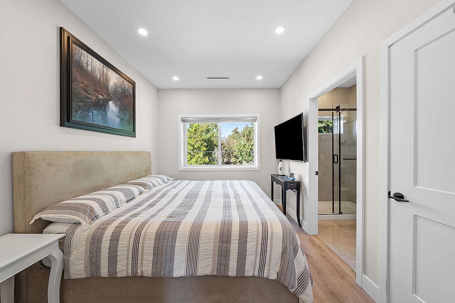 1 2749 E 54th Avenue Vancouver, BC - 17