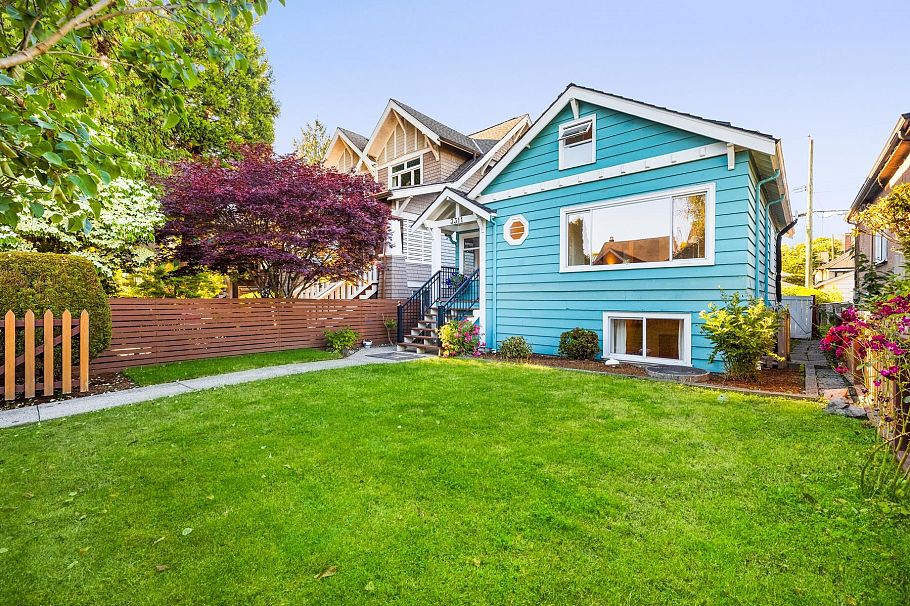 3311 W 8th Avenue Vancouver, BC - 3