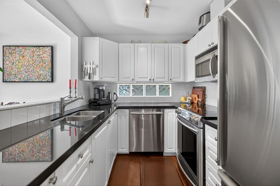 2950 W 8th Avenue Vancouver, BC - 5