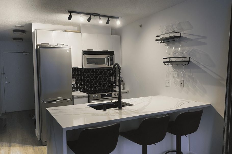312 1082 Seymour Street Vancouver, BC - 2
