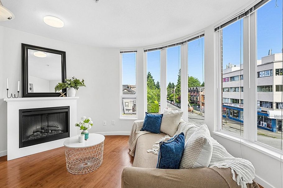 309 3089 Oak Street Vancouver, BC - 3