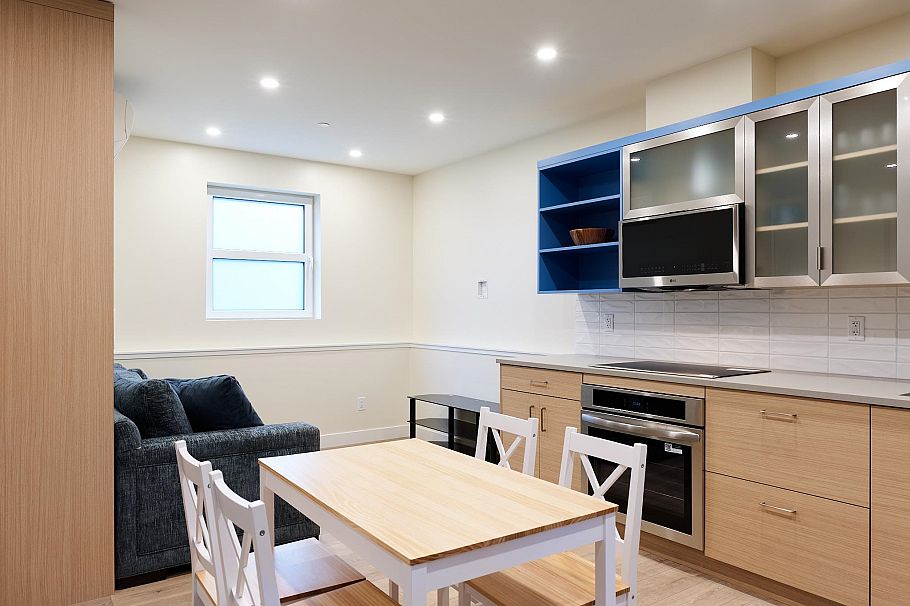 3732 W 1st Avenue Vancouver, BC - 32