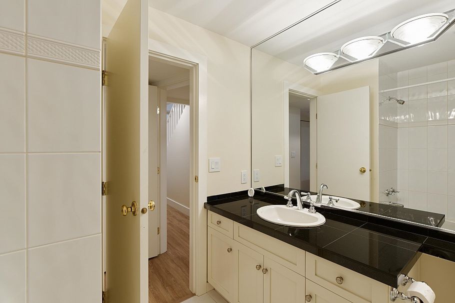 3732 W 1st Avenue Vancouver, BC - 28