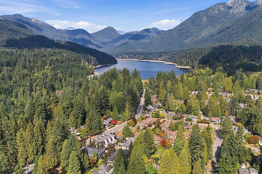4682 Capilano Road North Vancouver, BC - 38