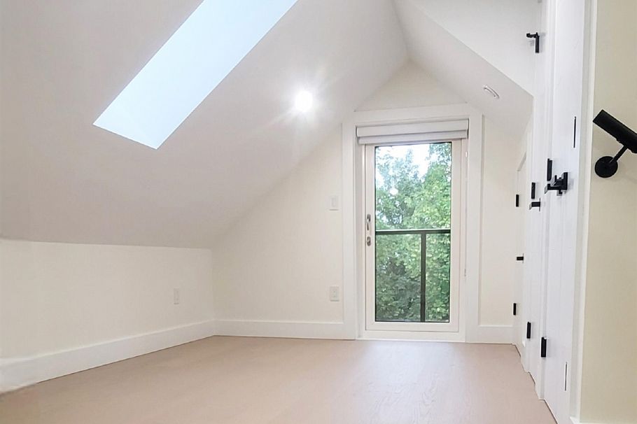 1 2741 Grant Street Vancouver, BC - 10
