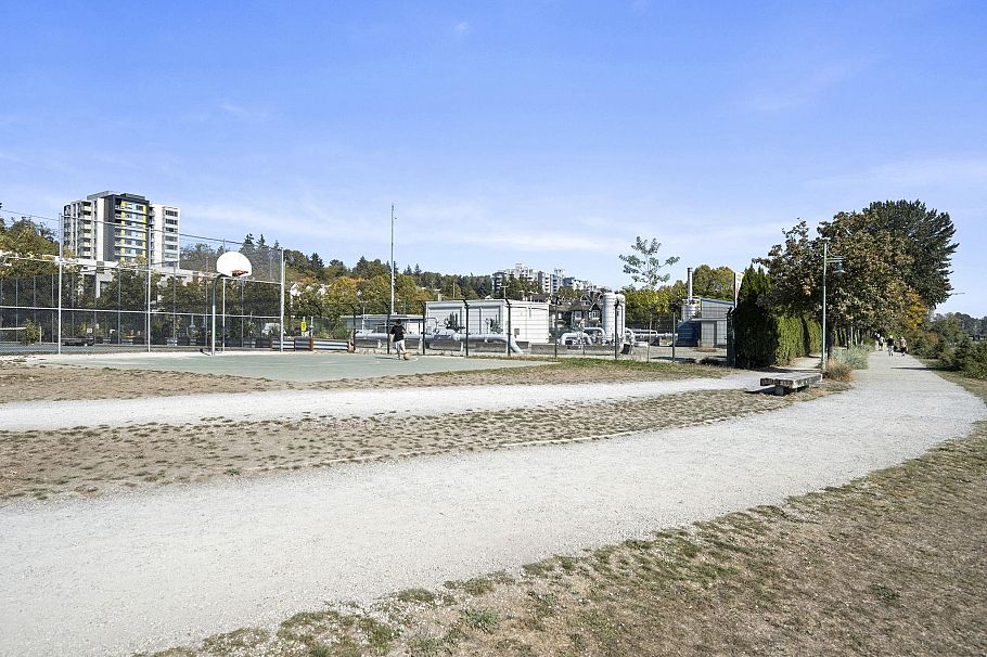 38 2723 E Kent Avenue North Vancouver, BC - 38