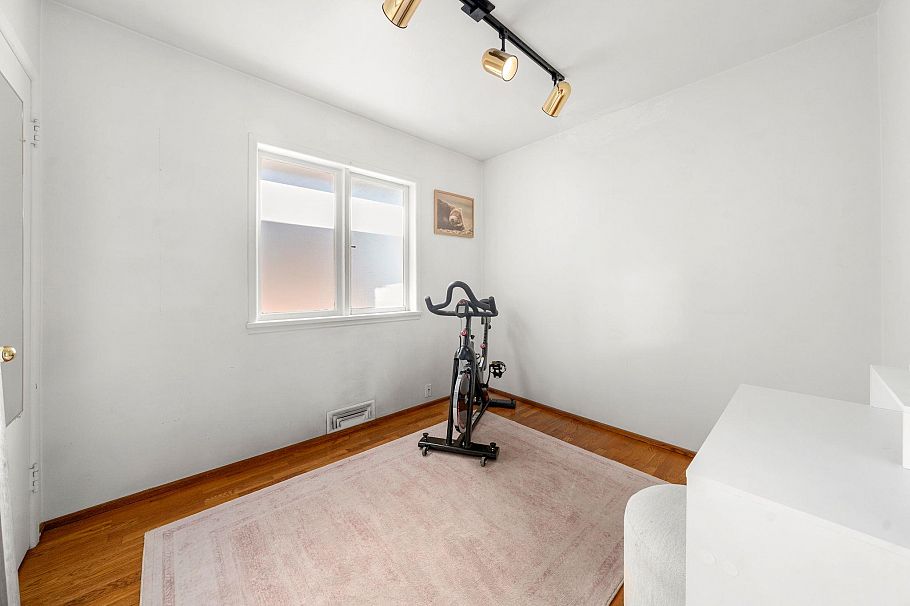 2554 Adanac Street Vancouver, BC - 24