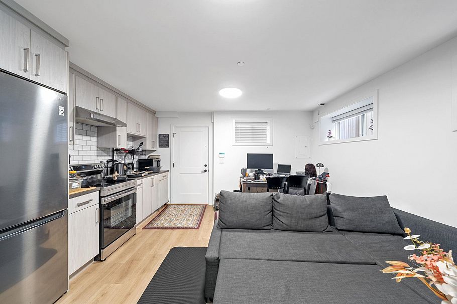 1 2749 E 54th Avenue Vancouver, BC - 24