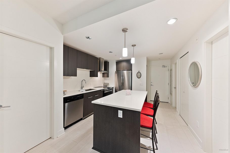205 733 W 3rd Street North Vancouver, BC - 9