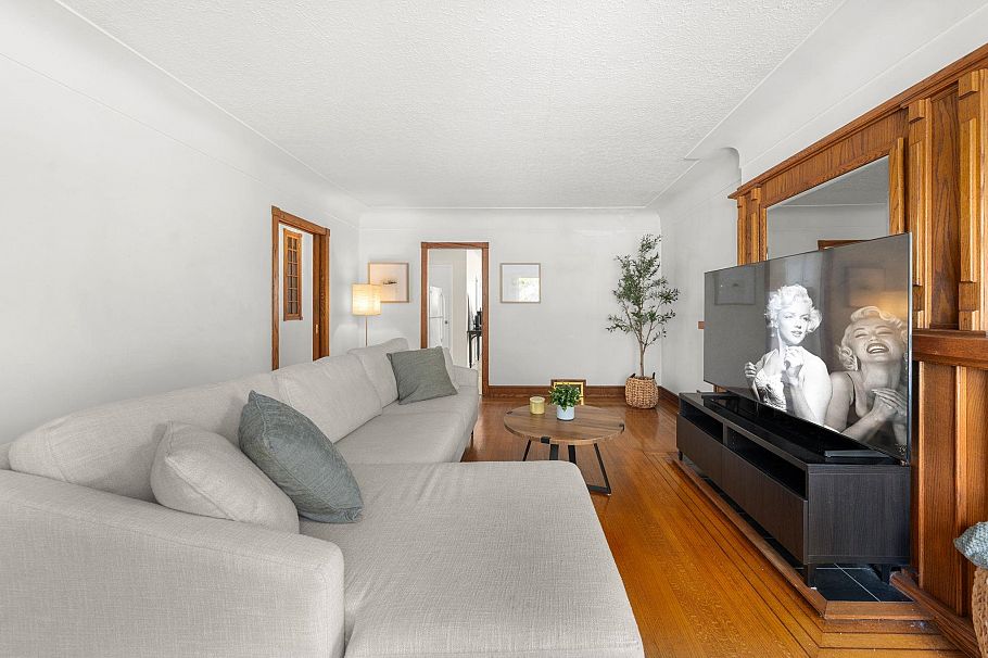 2554 Adanac Street Vancouver, BC - 12