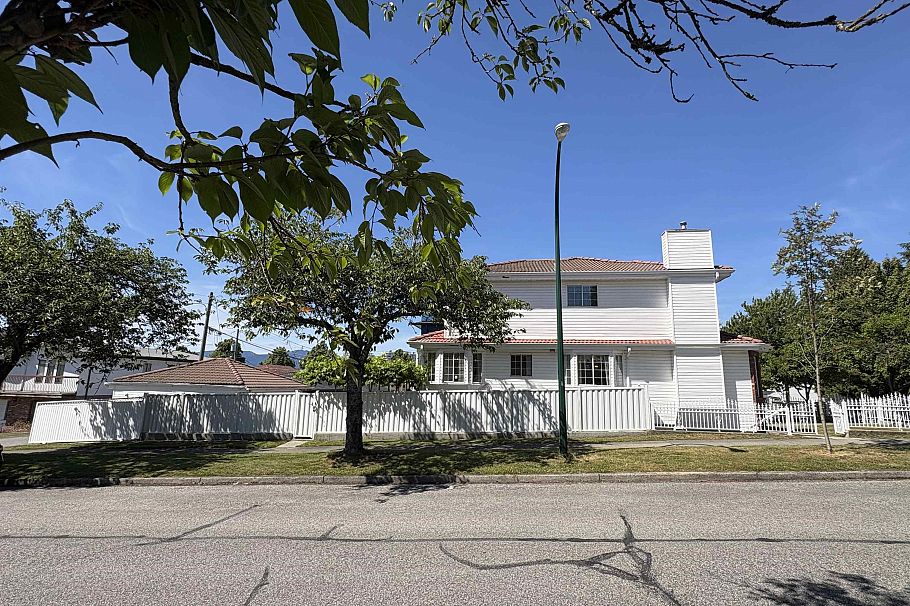 5095 Nanaimo Street Vancouver, BC - 10