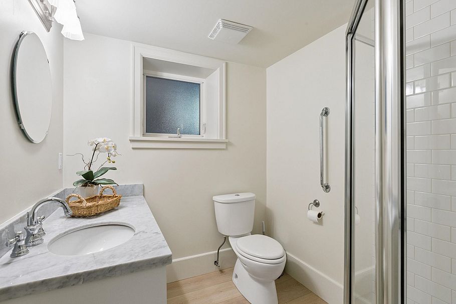 3815 Sunnycrest Drive North Vancouver, BC - 35