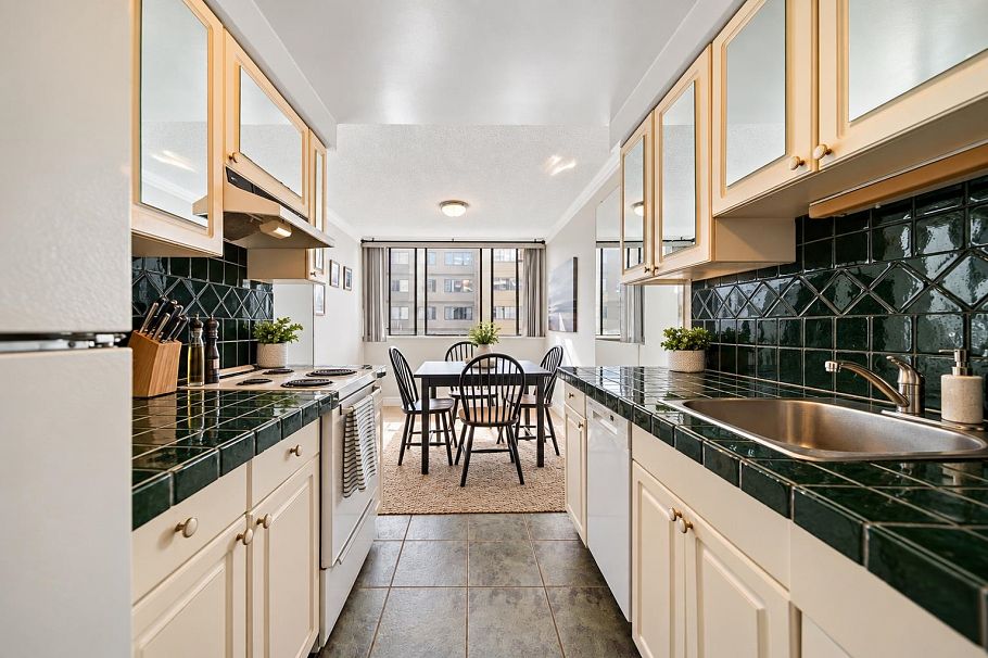 803 1270 Robson Street Vancouver, BC - 5