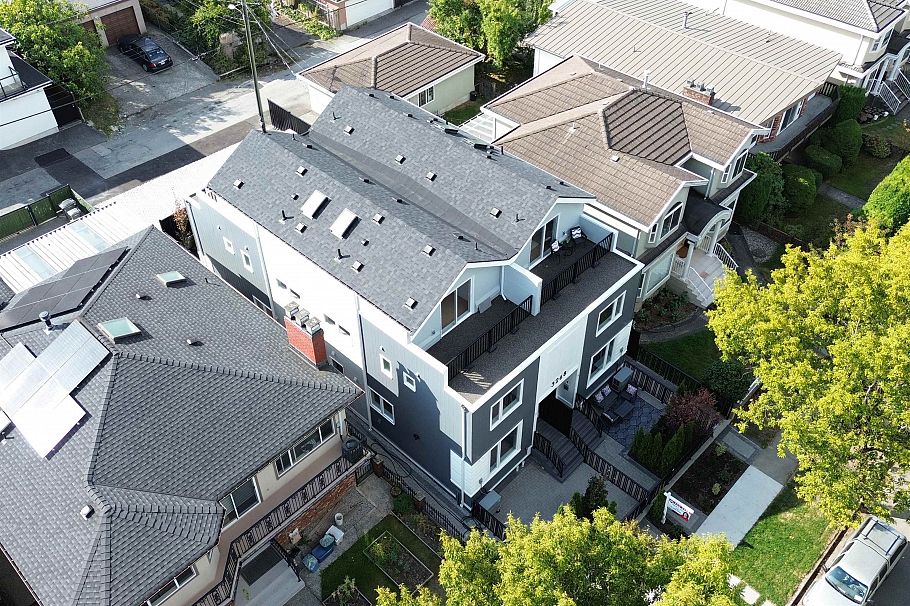 2 3268 E 18 Avenue Vancouver, BC - 35
