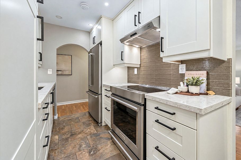 403 555 W 28th Street North Vancouver, BC - 6